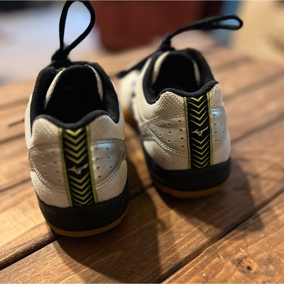 Mizuno Women’s Volleyball Shoes / Cyclone Speed 2 / size 8.5 - Picture 6 of 7